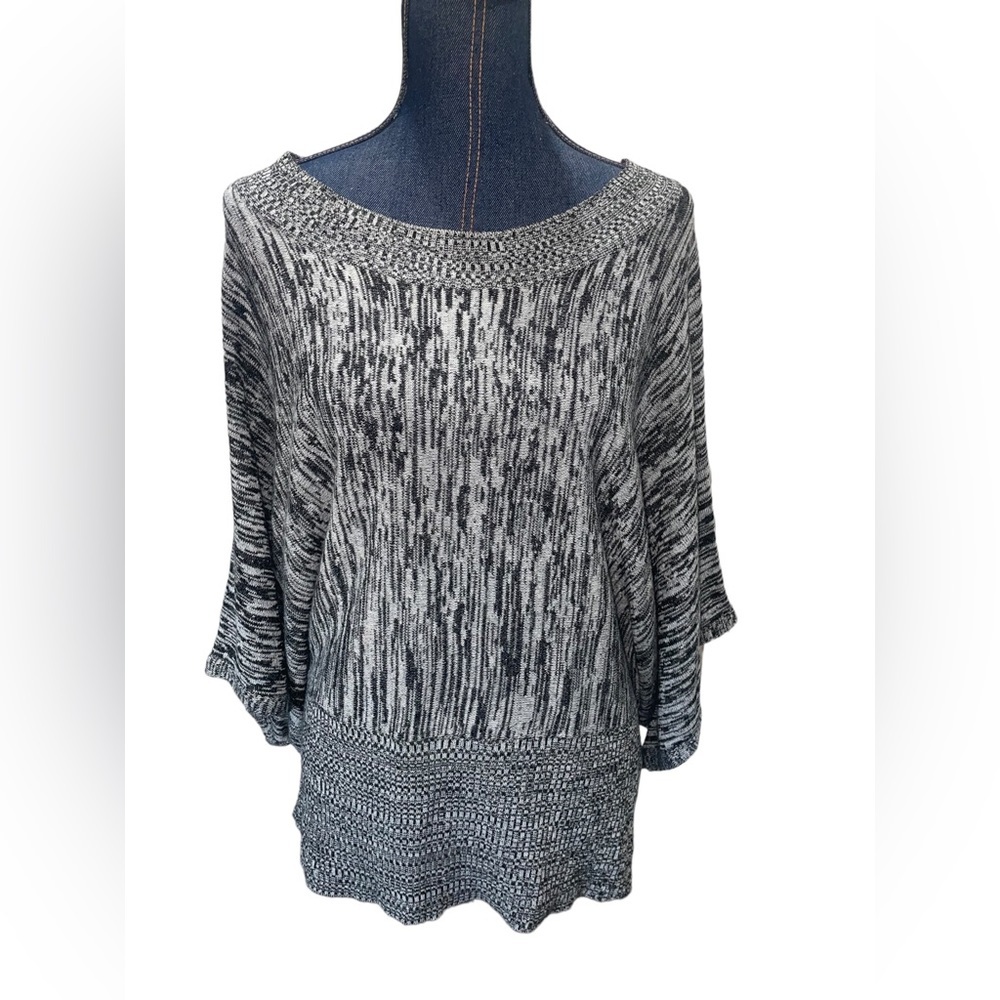 Brittany Grey kimono sleeved Top Size 1X. Excellent used condition.